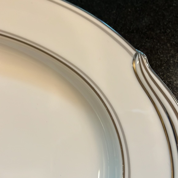 13" Oval Serving Platter Crest by NORITAKE - Picture 4 of 7